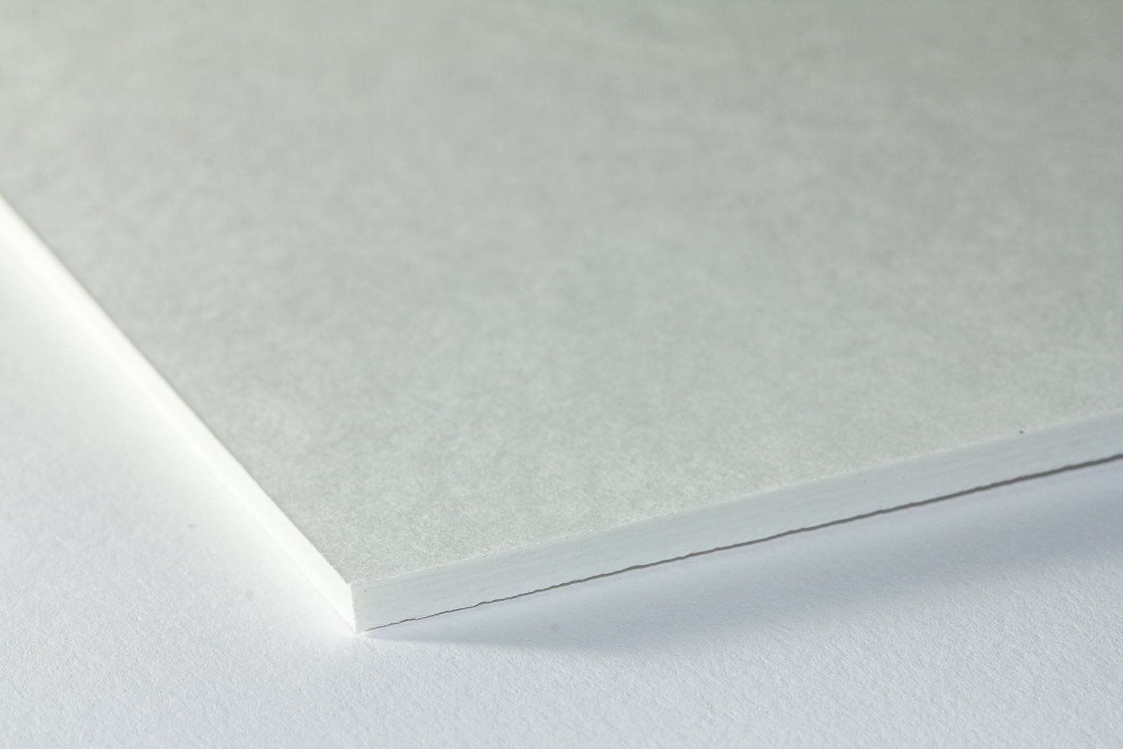 Die Oberflächenstruktur unseres Passepartoutkarton classic creme/weiß