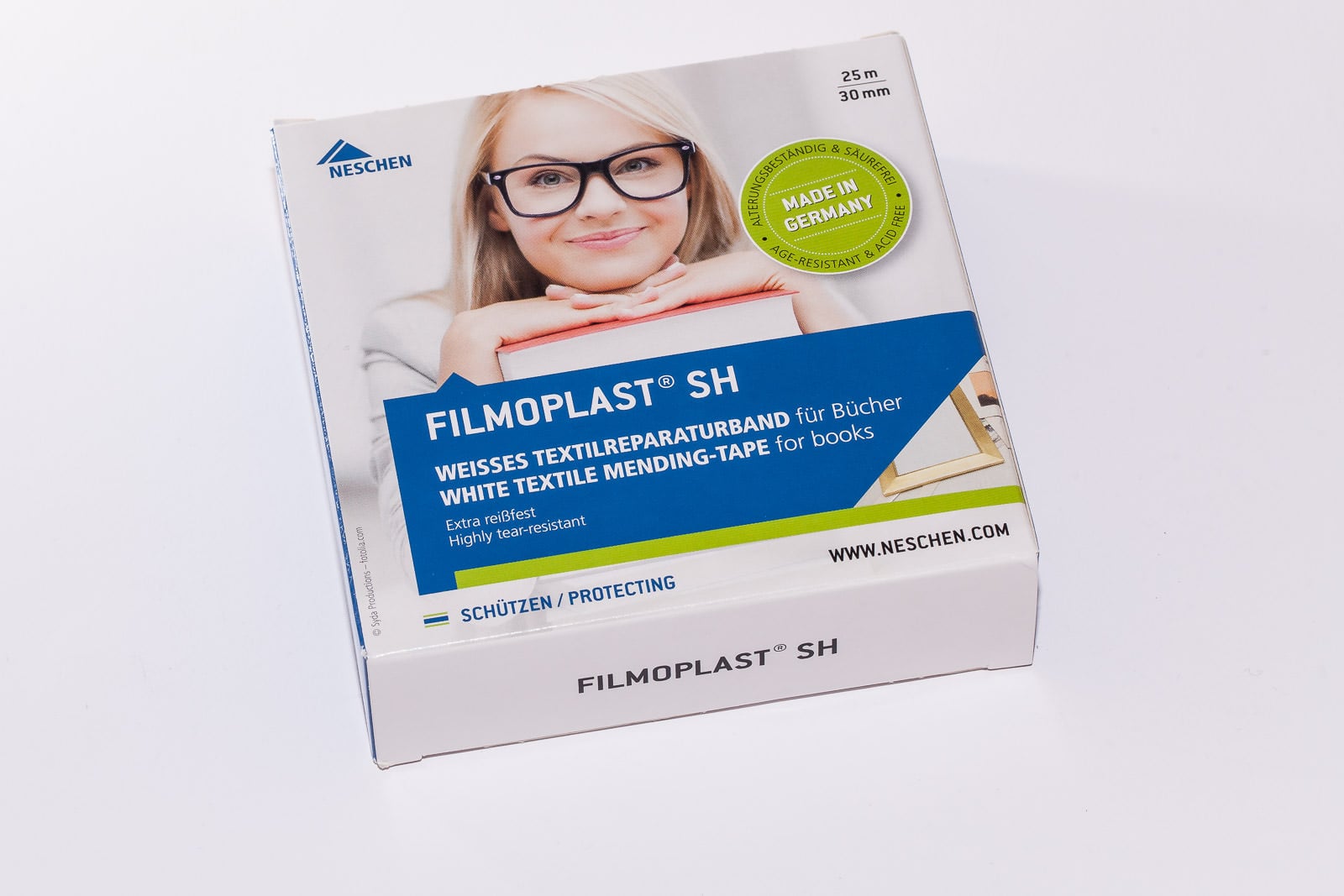 Filmoplast SH ist ein weißes 3 cm breites Textilklebeband der Marke Filmolux.